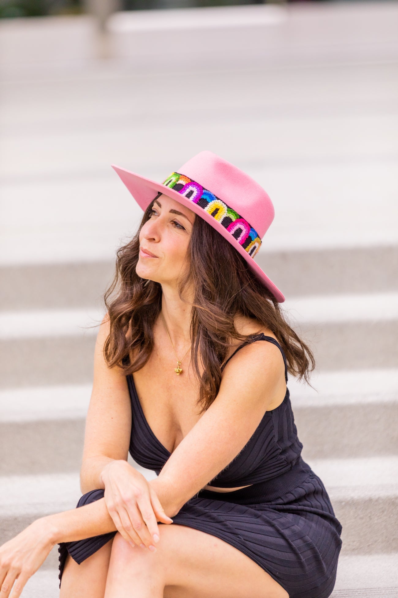 Bubbelgumsrosa västerländsk hatt