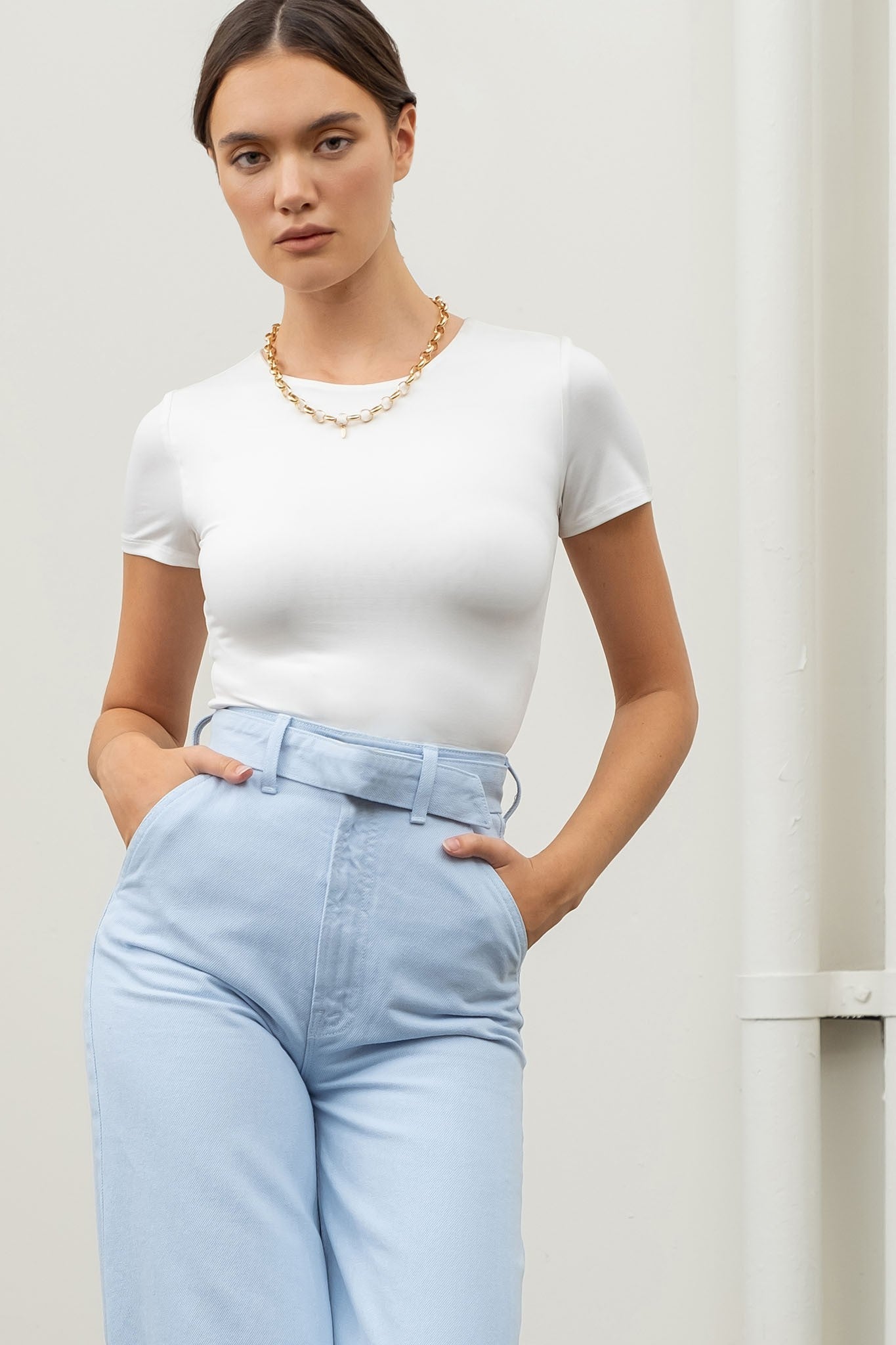 The Workshop Studio x Luxe Fit Cropped T-skjorte