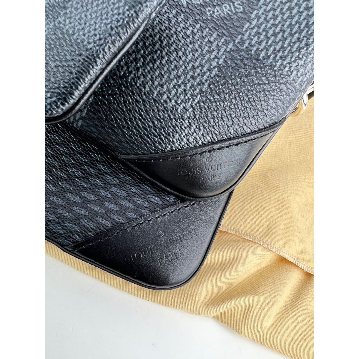 LOUIS VUITTON Borsa Tracolla Trio Damier Graphite da Uomo
