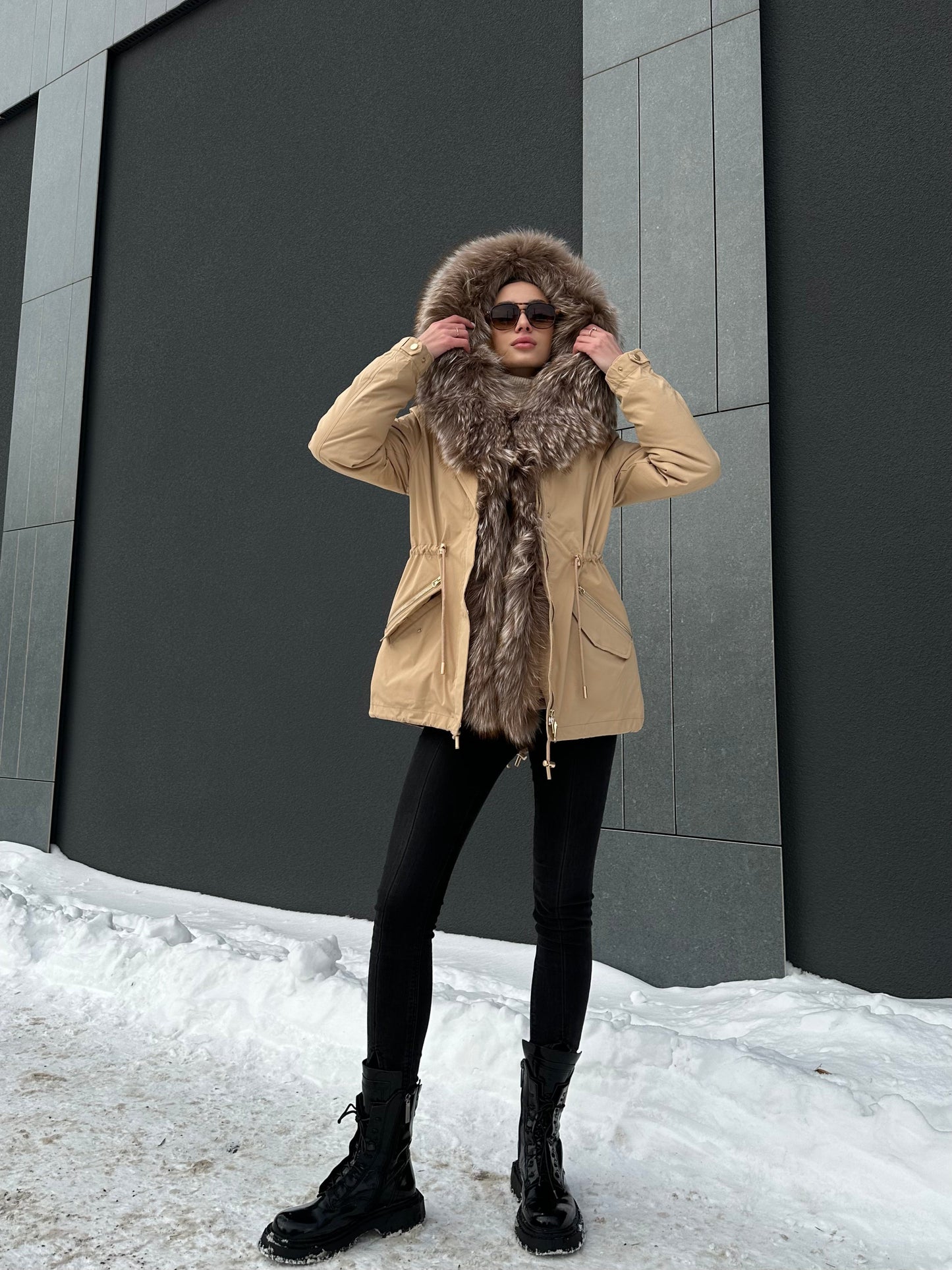 Parka originale in argento con rifinitura in pelliccia e isolamento in pelliccia di coniglio