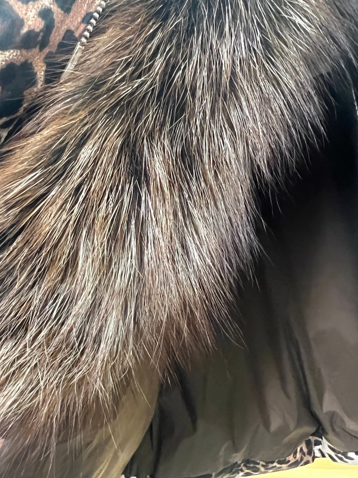 Parka isolato in piuma di volpe argentata autentica