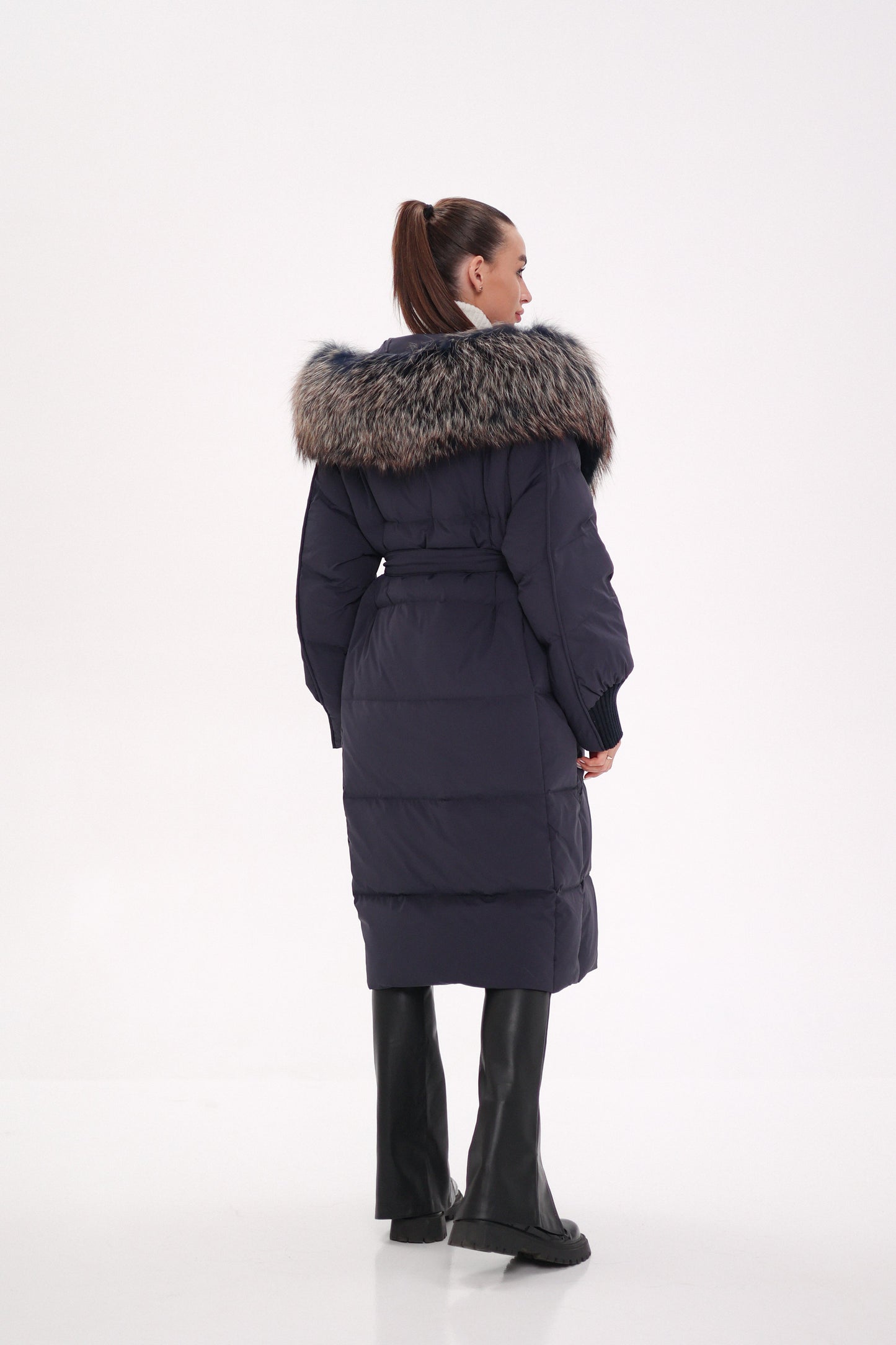 Cappotto imbottito con cappuccio e rifinitura in pelliccia autentica Rei, colore blu navy