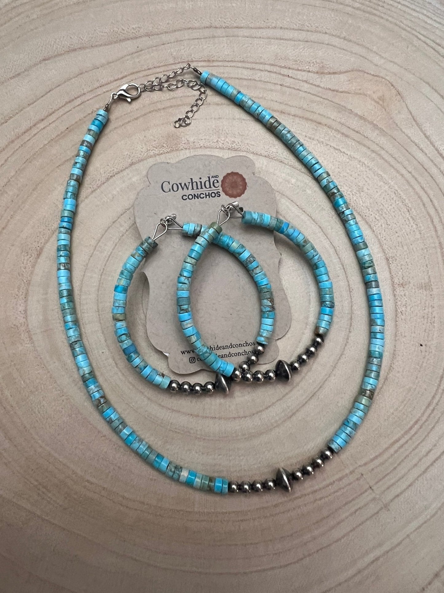 Naszyjnik choker z pereł sterling 4mm i akcentem z koralika w kształcie spodka ze srebra, Turkus - 14 cali