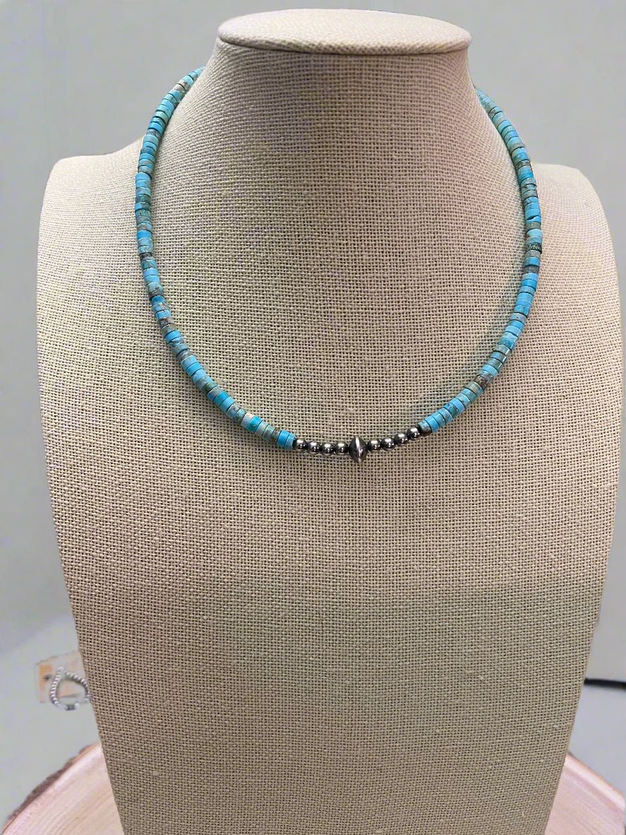 Naszyjnik choker z pereł sterling 4mm i akcentem z koralika w kształcie spodka ze srebra, Turkus - 14 cali