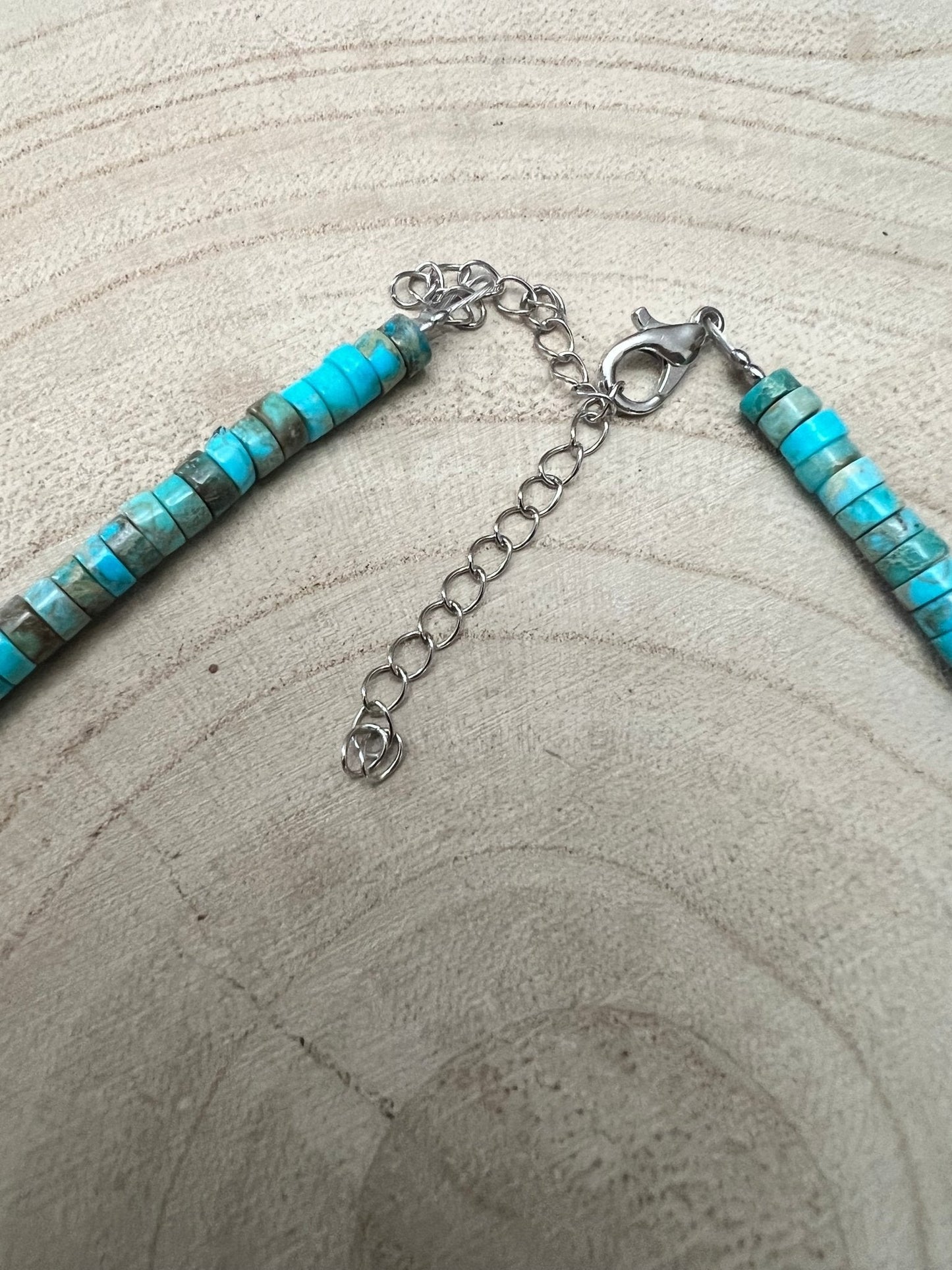 Perły srebrne 4mm, turkus variscite i ostryga kolczasta - żywy choker