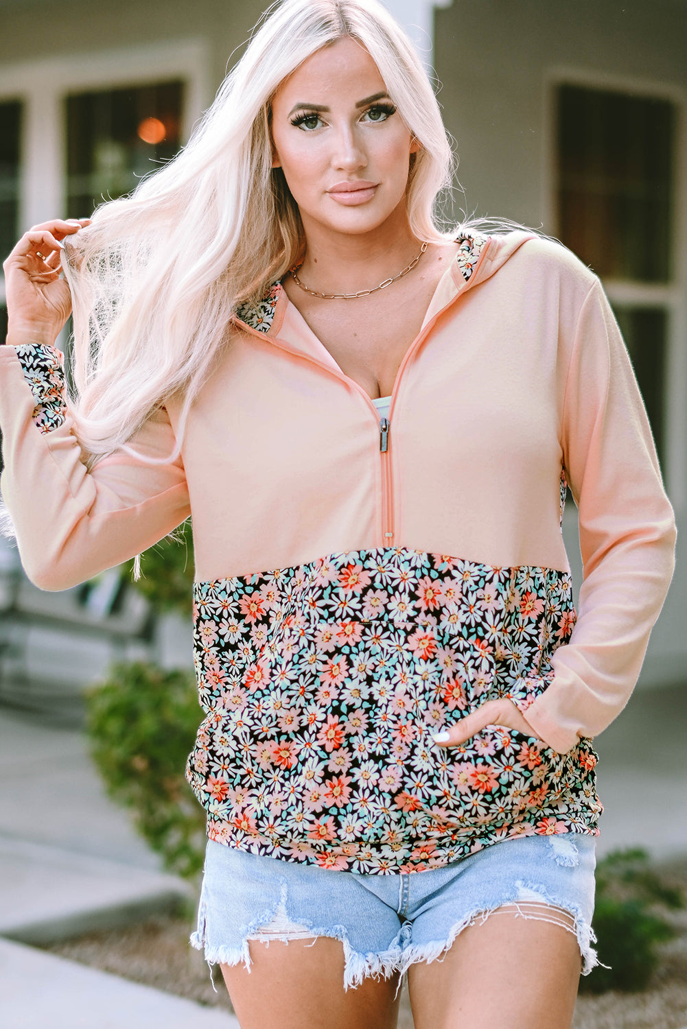 Bluza z kapturem Gemma Floral z półzamkiem i kieszenią kangurka