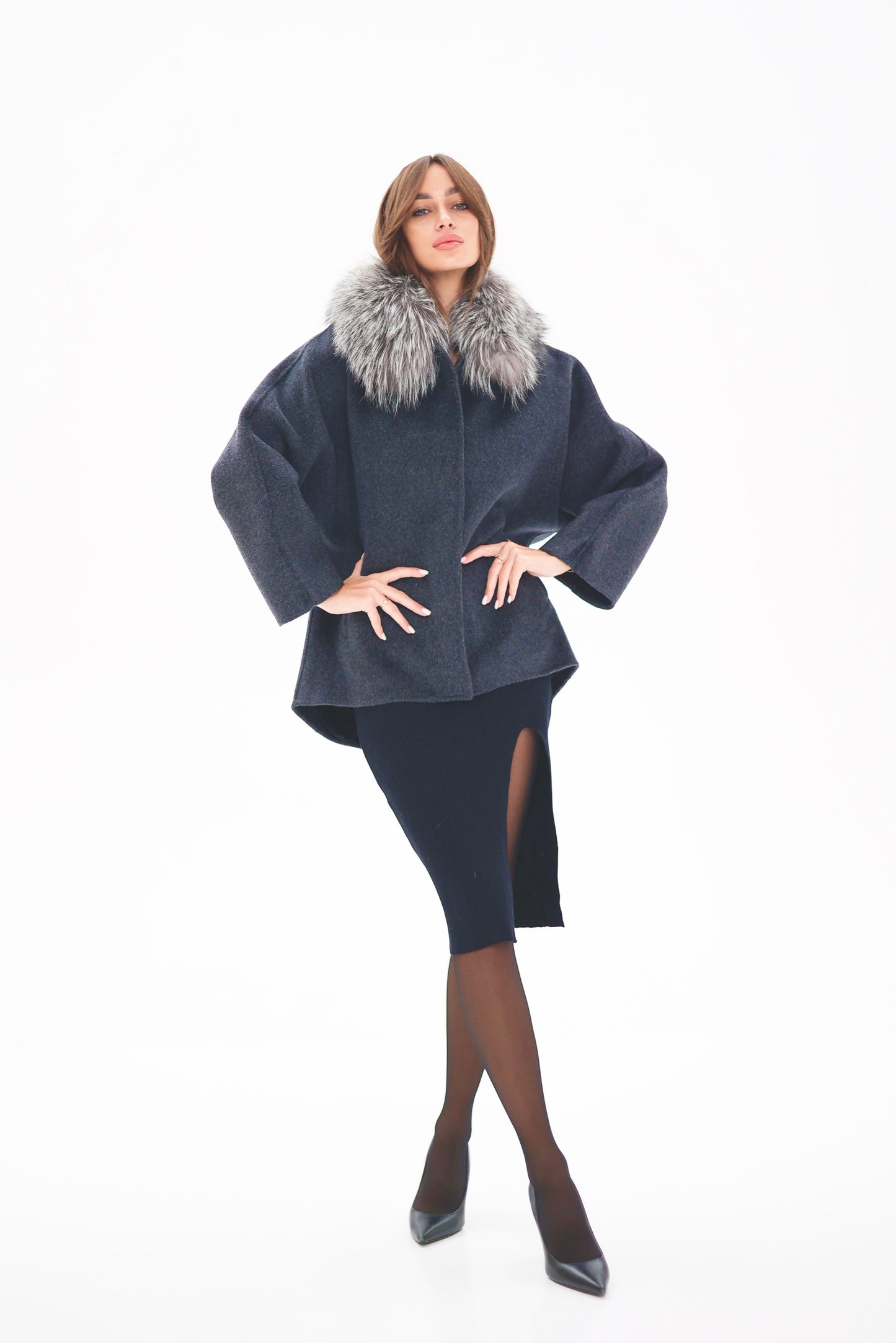 Manteau en laine vierge avec fourrure de renard argenté authentique