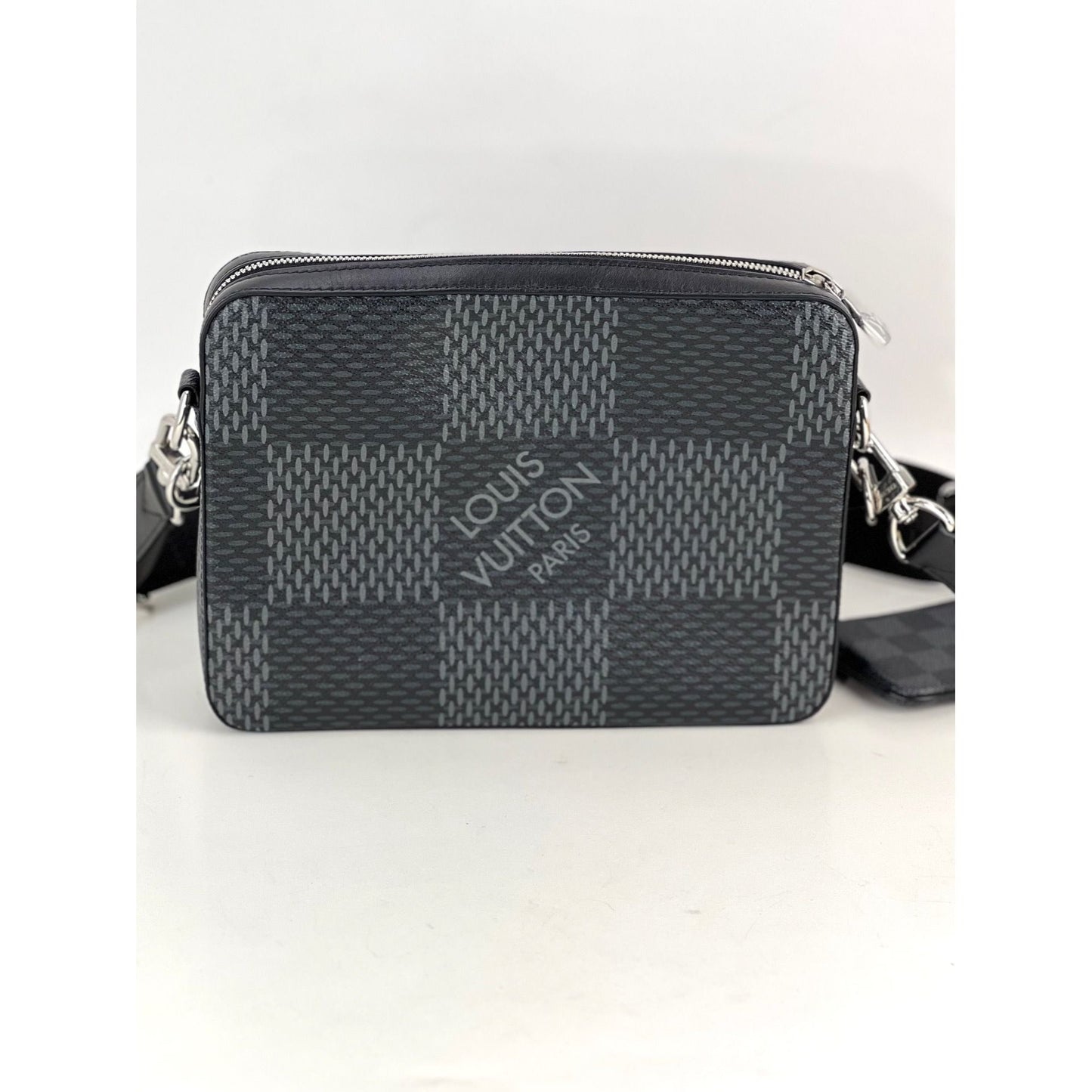 LOUIS VUITTON Trio Messenger Damier Graphite Men's Bag