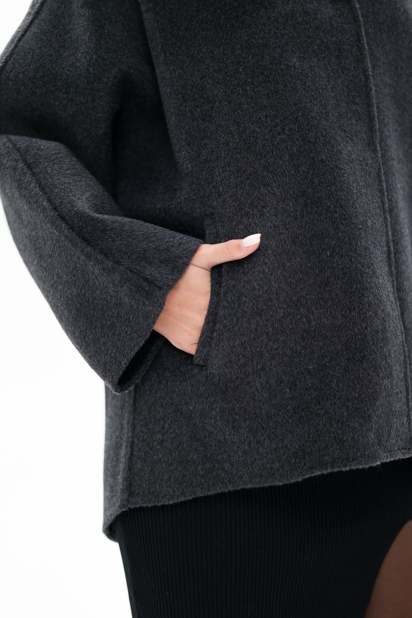 Manteau en laine vierge avec fourrure de renard argenté authentique