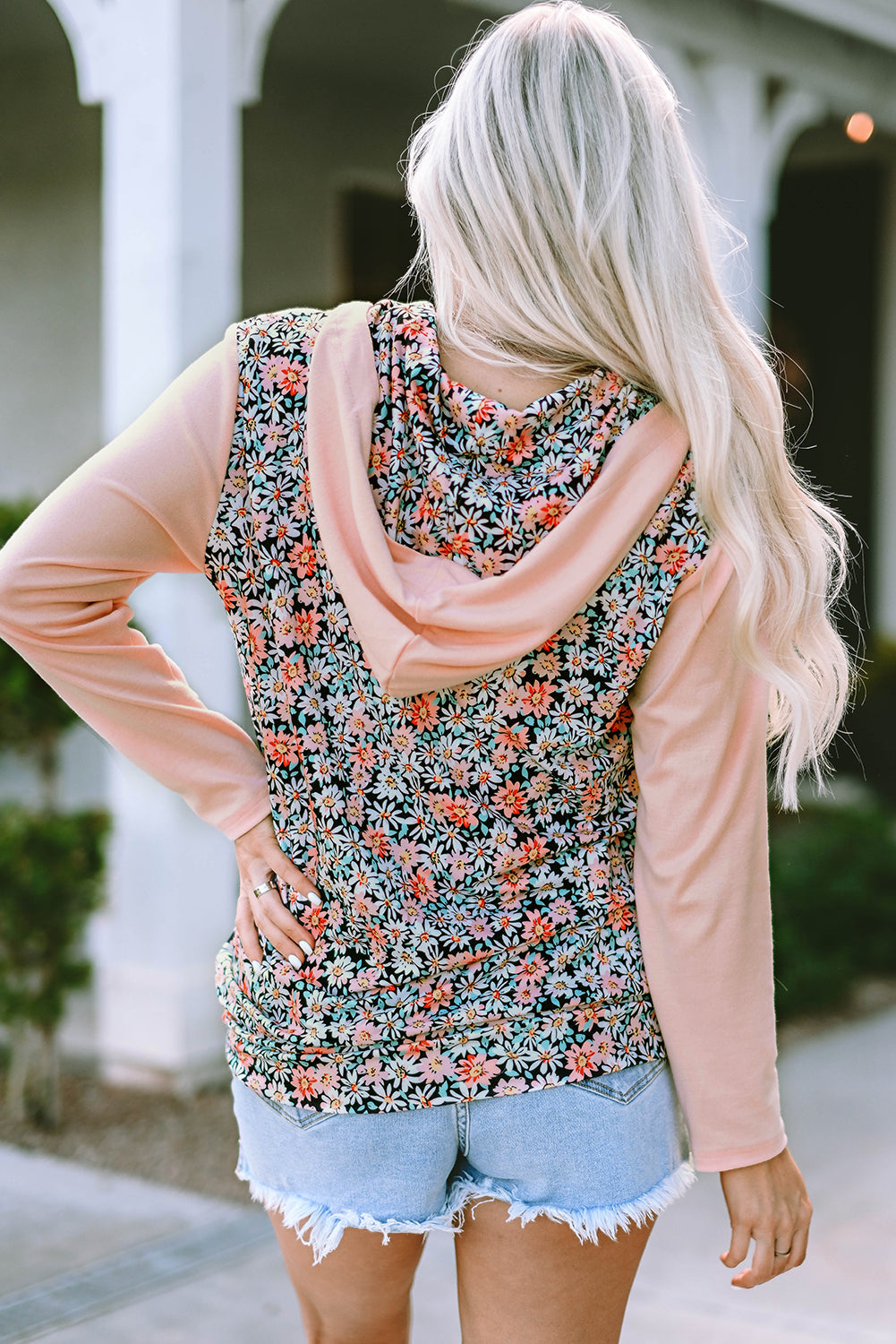 Bluza z kapturem Gemma Floral z półzamkiem i kieszenią kangurka