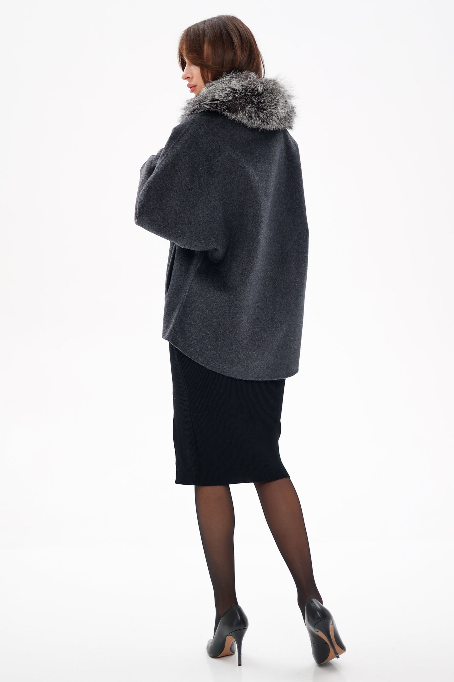 Manteau en laine vierge avec fourrure de renard argenté authentique