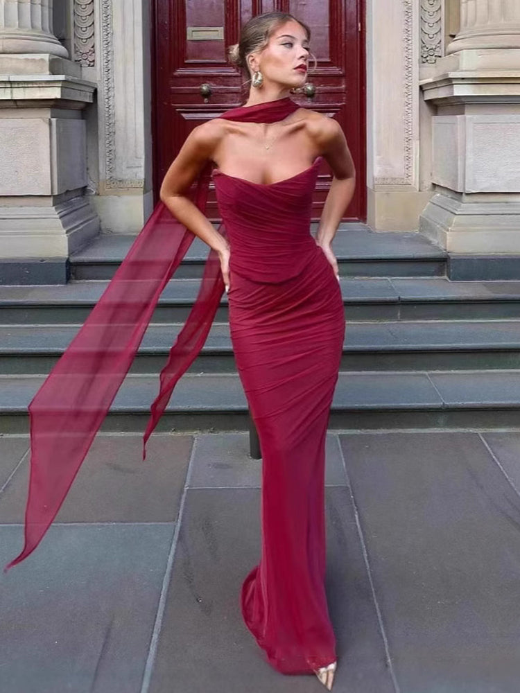 Trägerloses, gerafftes zweiteiliges Maxikleid
