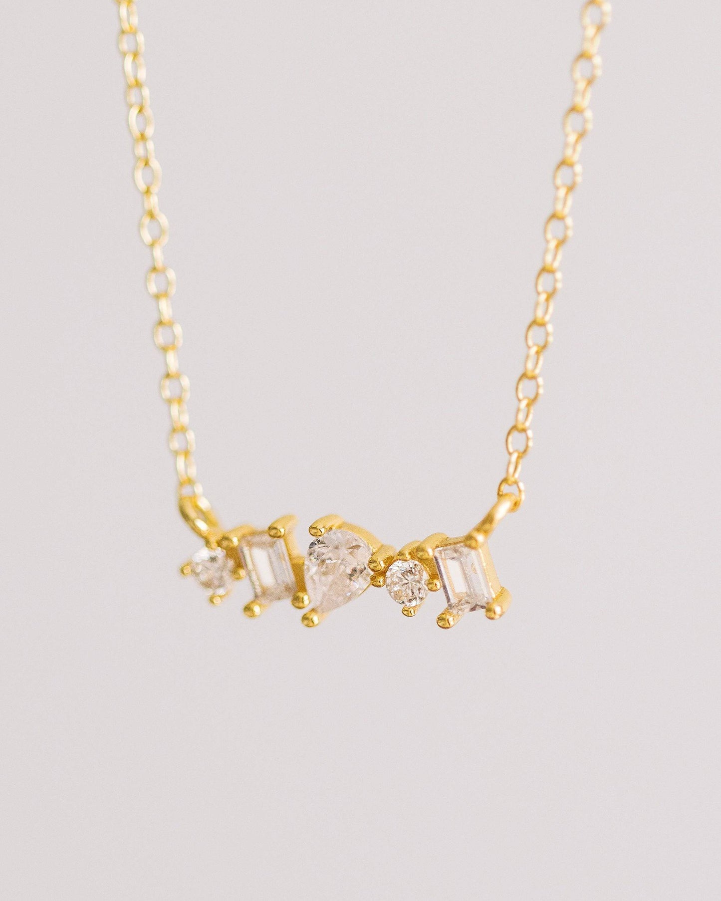 Halsband med guldkristallstav