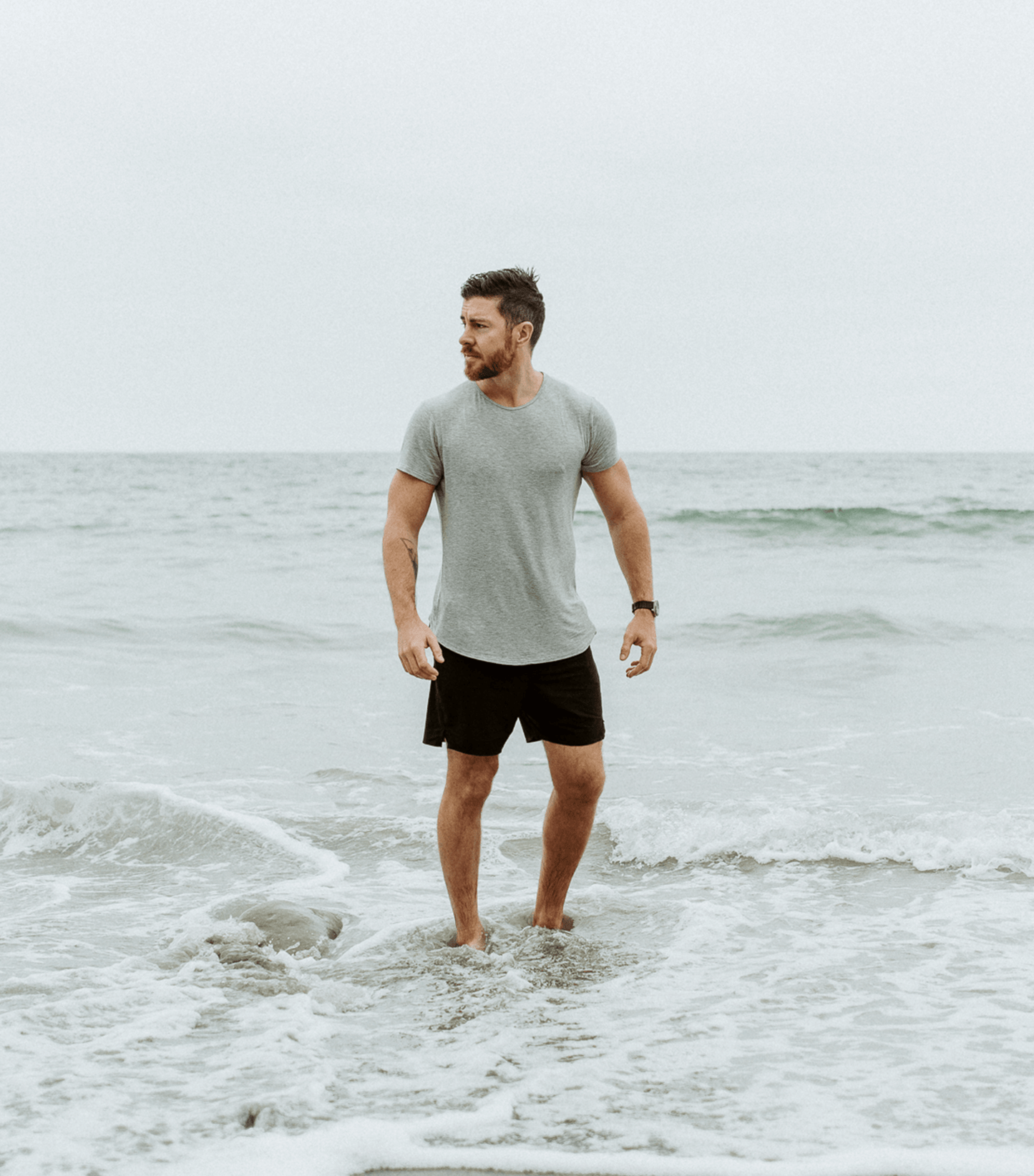 Bamboo Swift T-shirt med kurvad fåll - svart