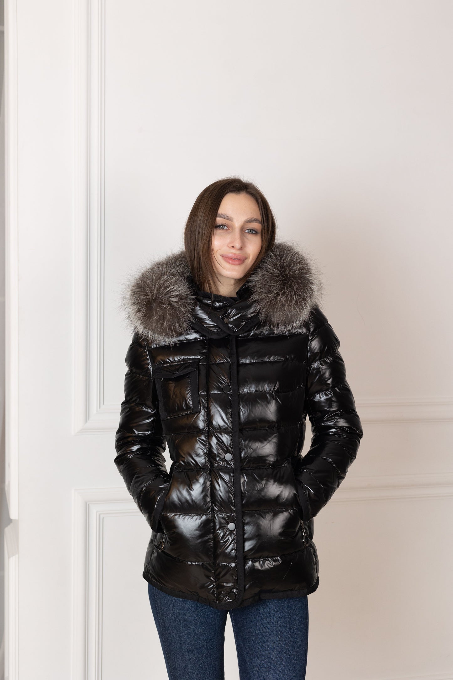 Cappotto leggero imbottito in piuma con pelliccia di volpe argentata autentica