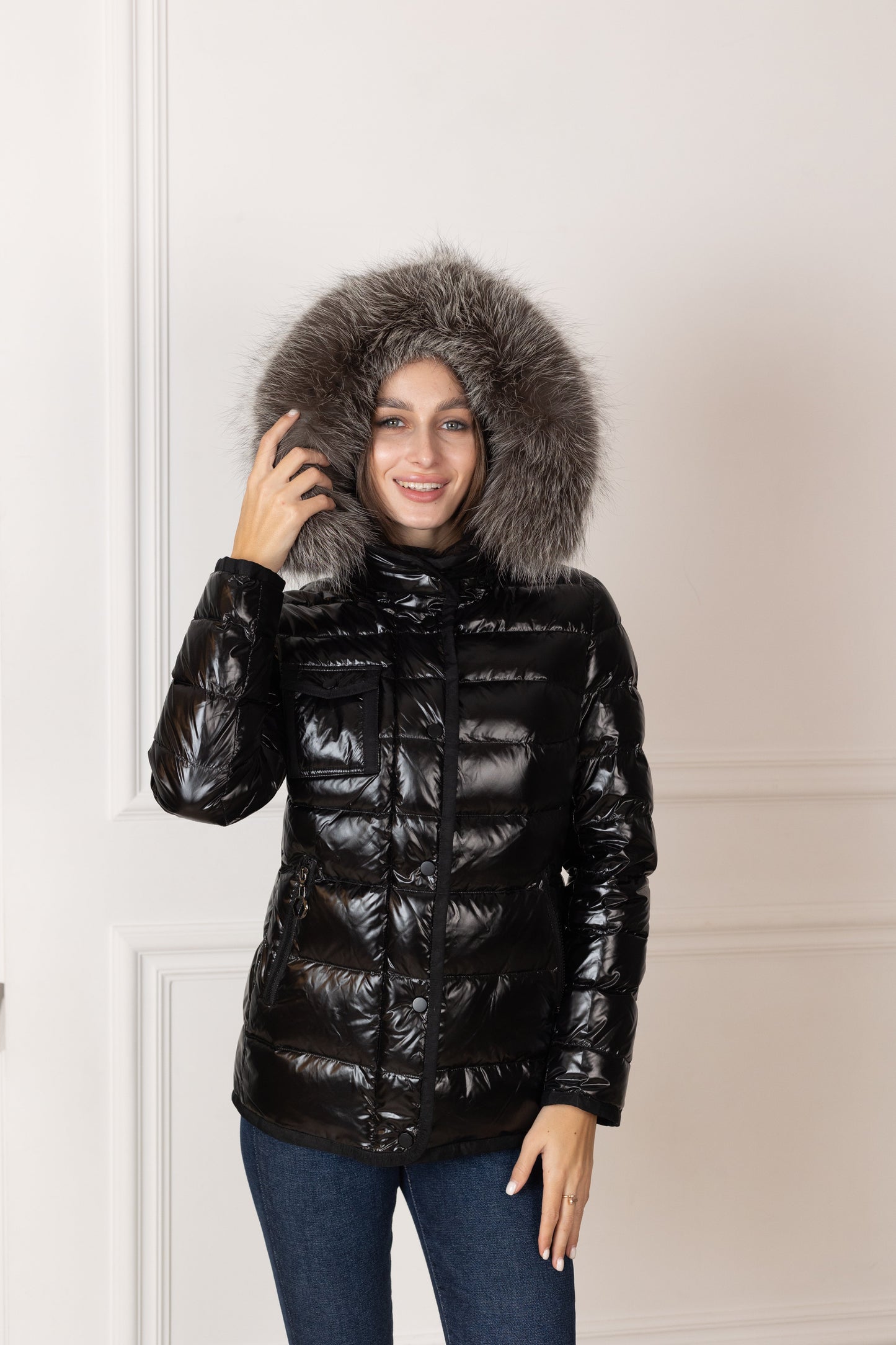 Cappotto leggero imbottito in piuma con pelliccia di volpe argentata autentica