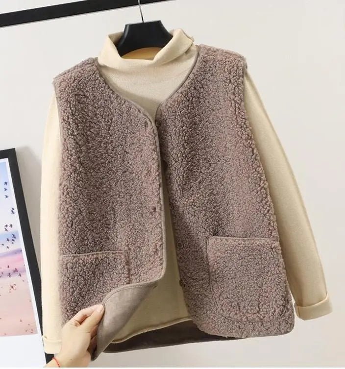 Luxurious Plush Vest for Stylish Layering – Soft and Comfortable Design 5