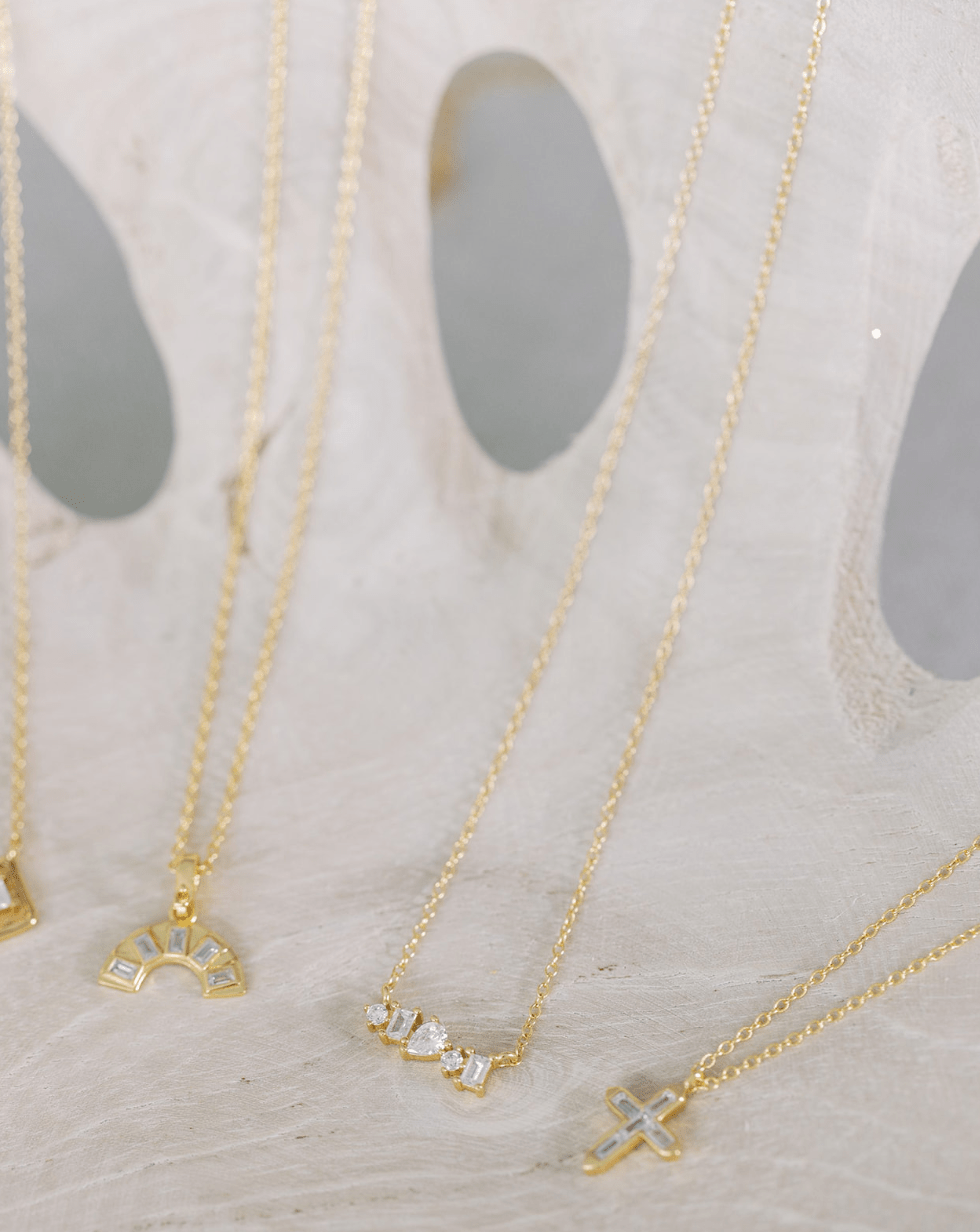 Halsband med guldkristallstav