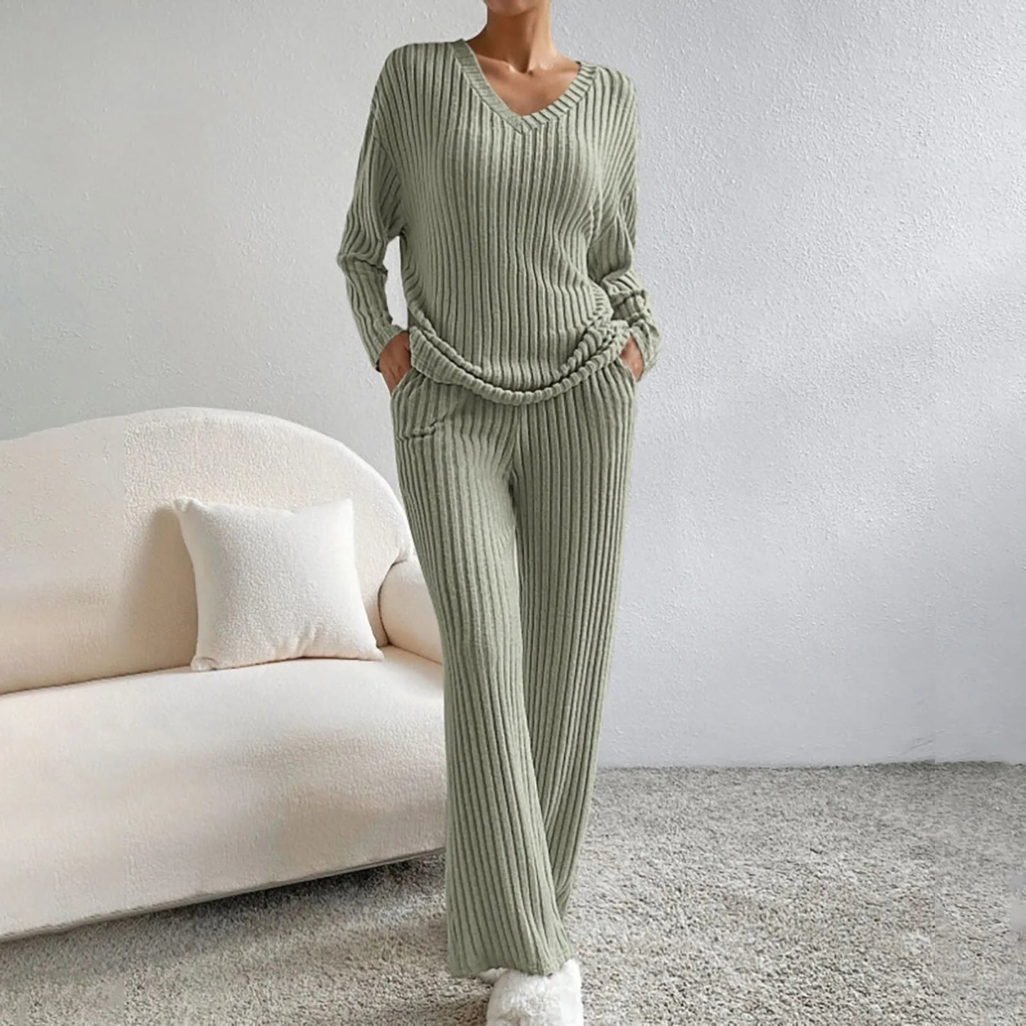 Two-Piece Womens Lounge Set in Soft Fabric – Modern Loungewear Set for Comfortable Relaxation and Versatile Outfits 10