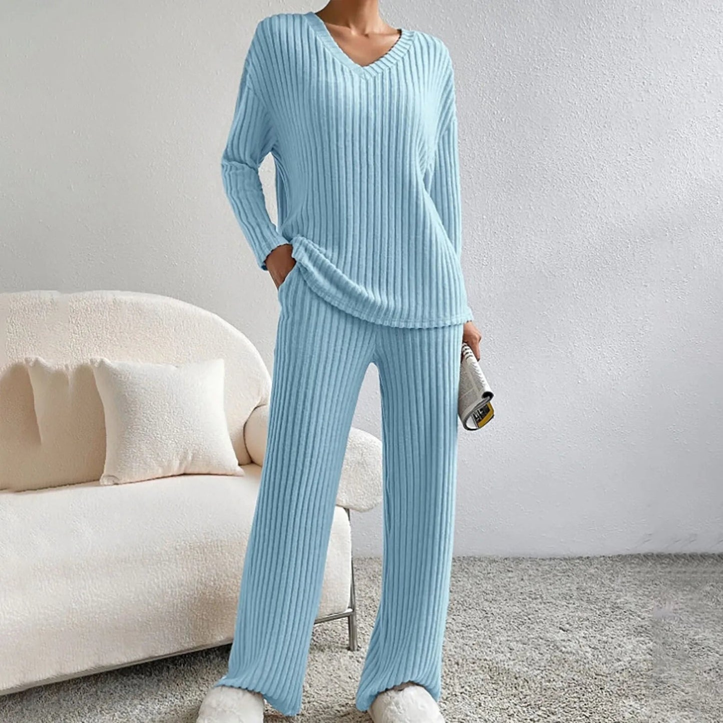Two-Piece Womens Lounge Set in Soft Fabric – Modern Loungewear Set for Comfortable Relaxation and Versatile Outfits 11