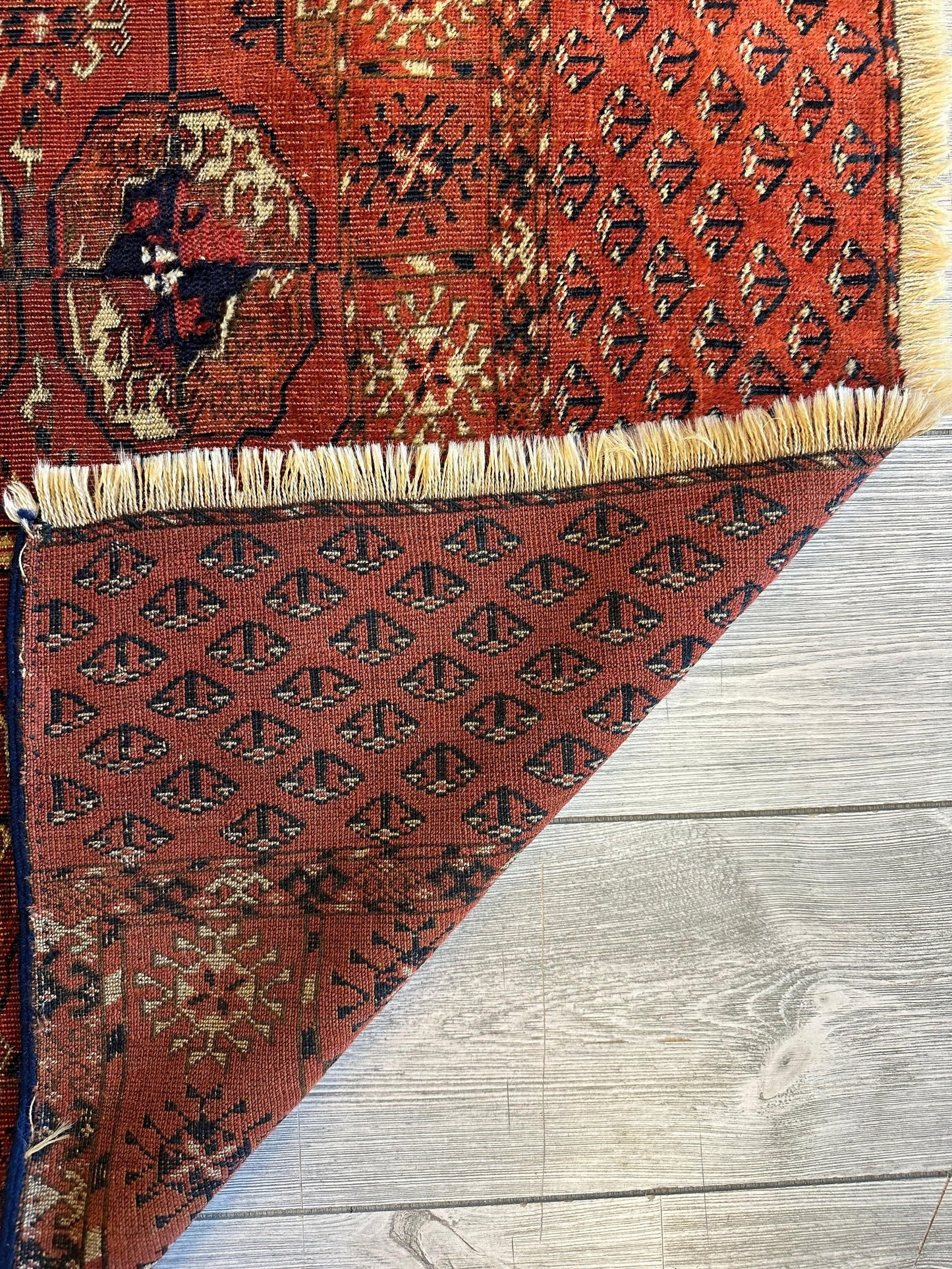 Antyczny dywan ślubny plemienia Turkomańskiego Tekke z lat 1880., 3’4” x 4’1”