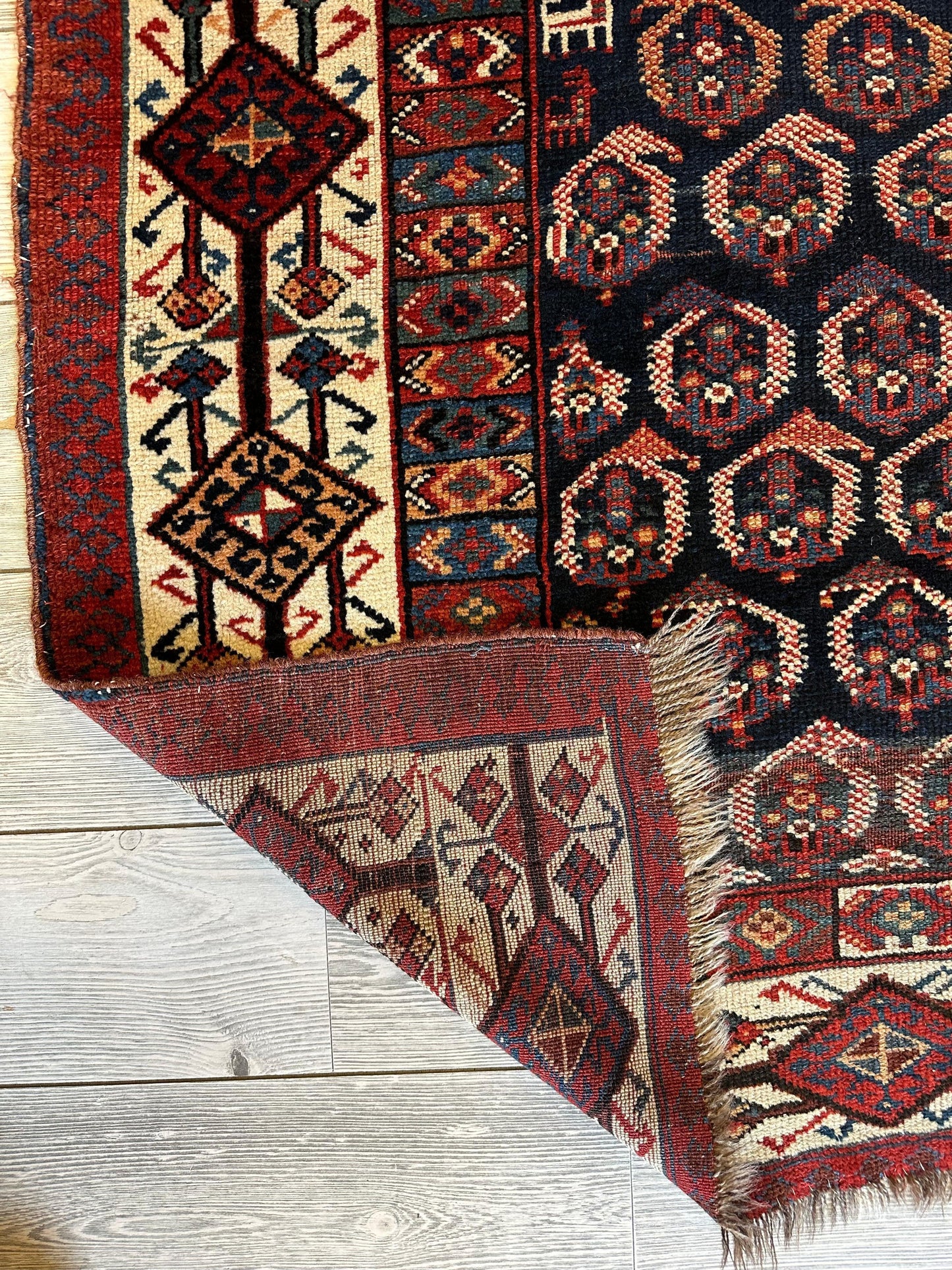 Alfombra kurda Afshar antigua con diseño de cachemira por todas partes 4’5” x 8’11”