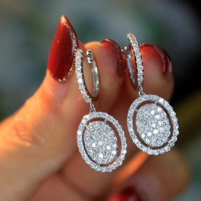 Orecchini ovali in oro bianco - Eleganza alla moda per ogni occasione