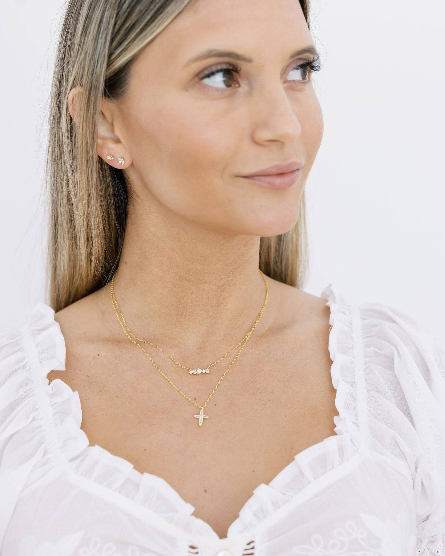 Halsband med kors i guld och kristall