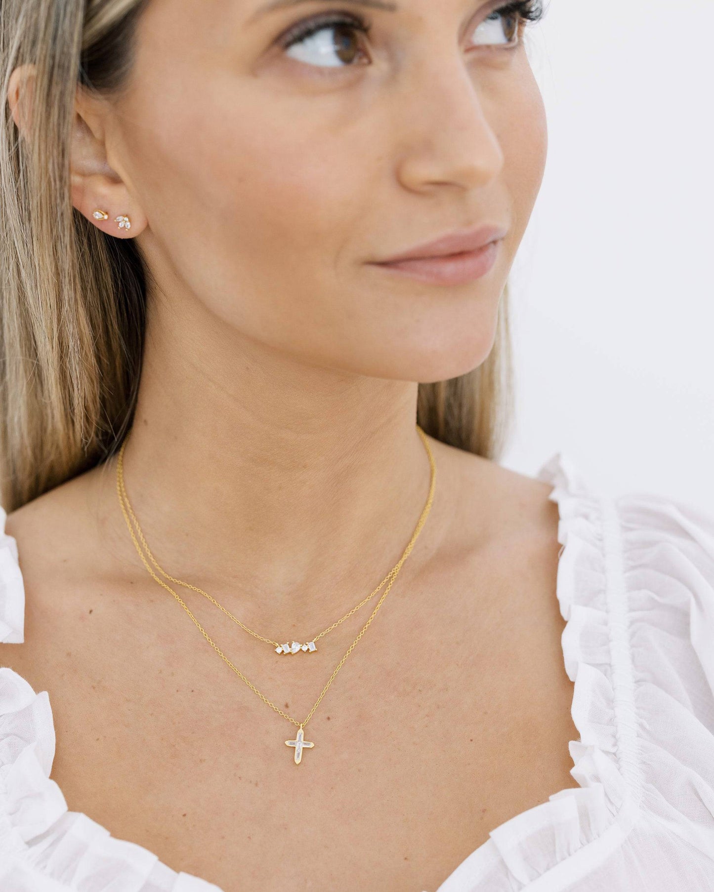 Halsband med kors i guld och kristall