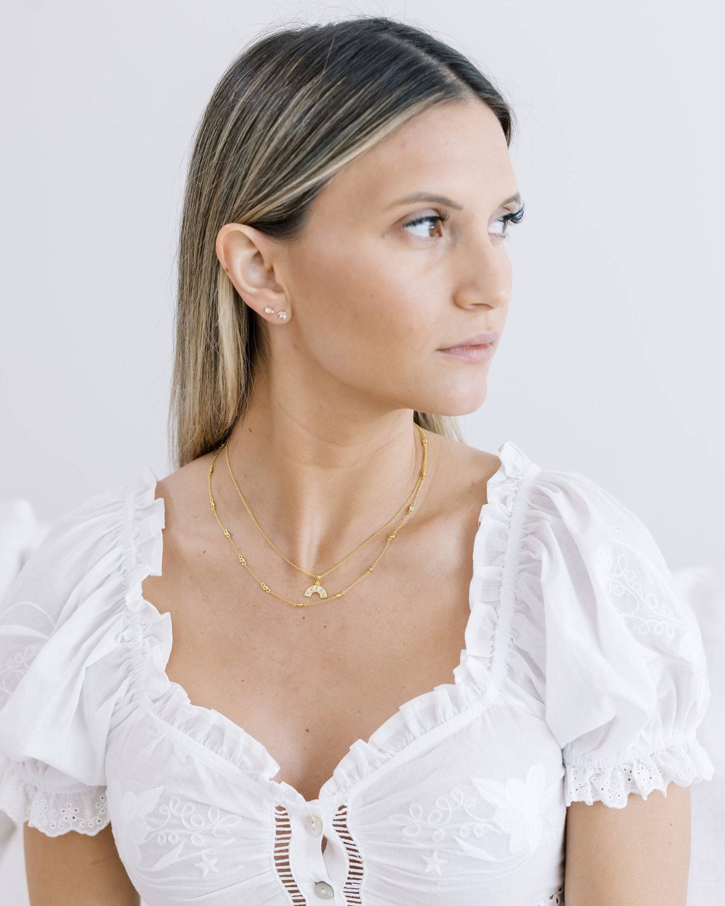 Halsband med guldkrystal och regnbåge