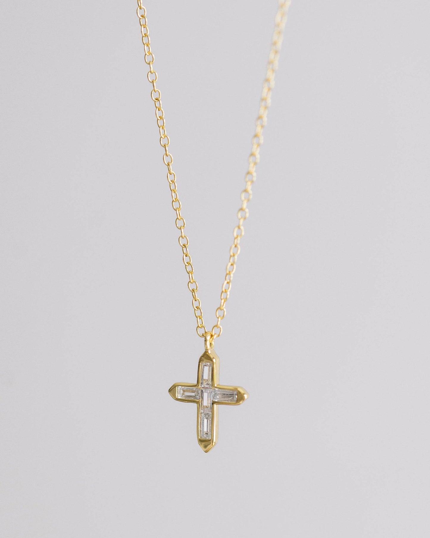 Halsband med kors i guld och kristall