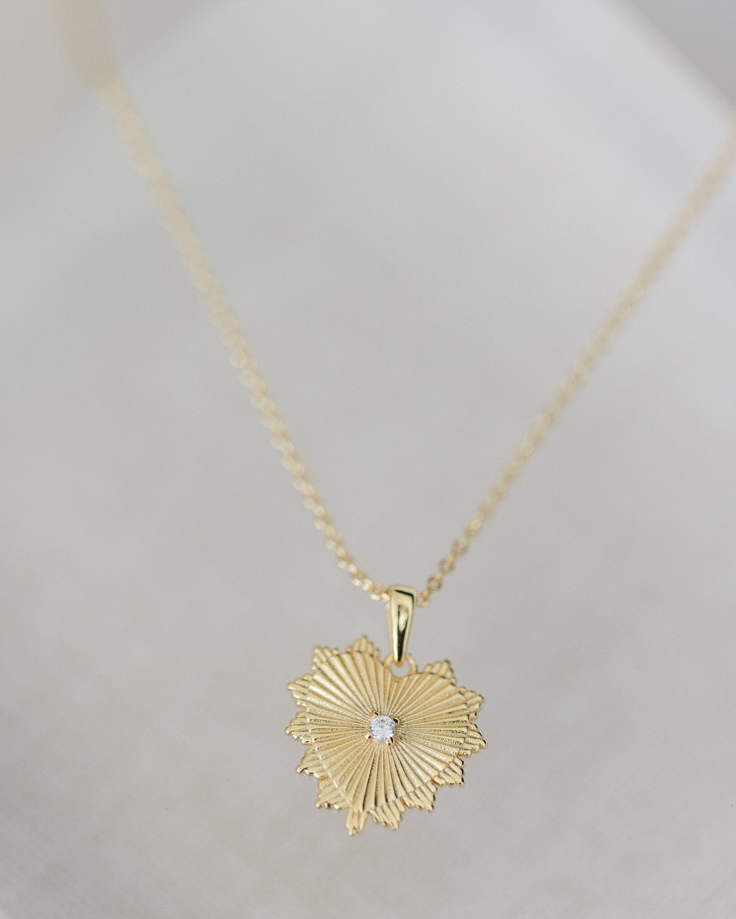 Halsband med hjärta i guld och diamant