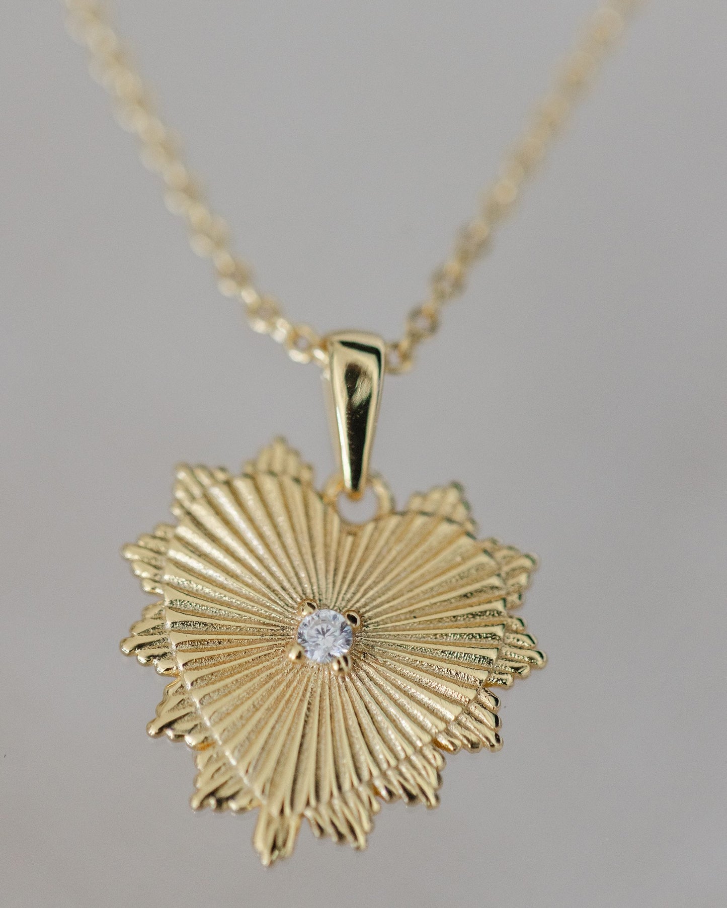 Halsband med hjärta i guld och diamant