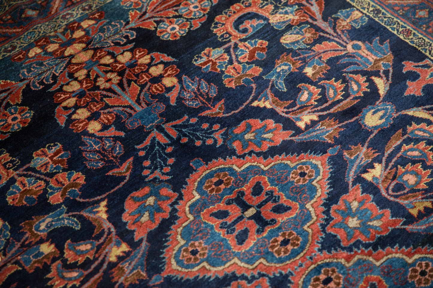 5.5x7.5 Vintage Fine Lilihan Carpet