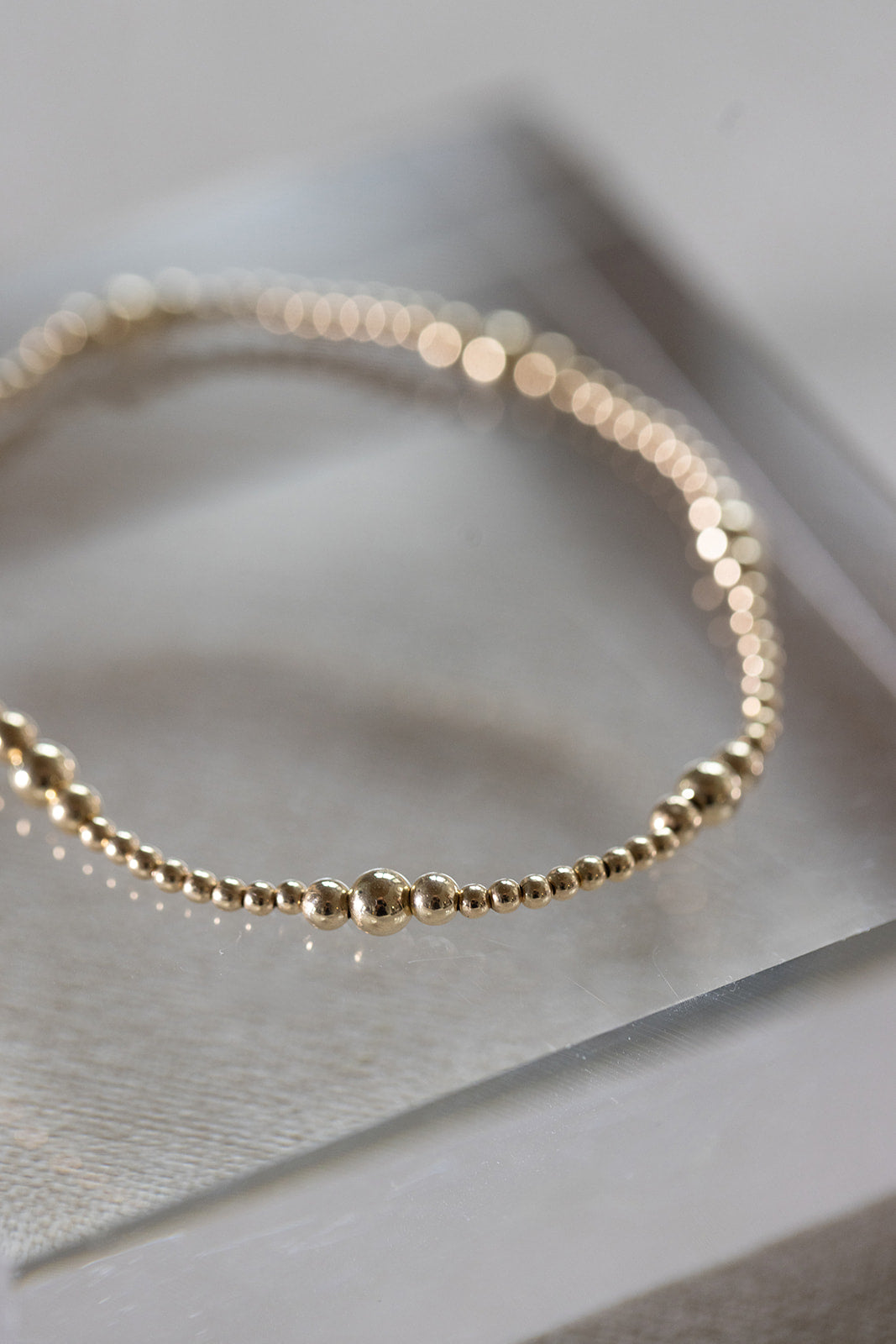 Guld Satellitarmband