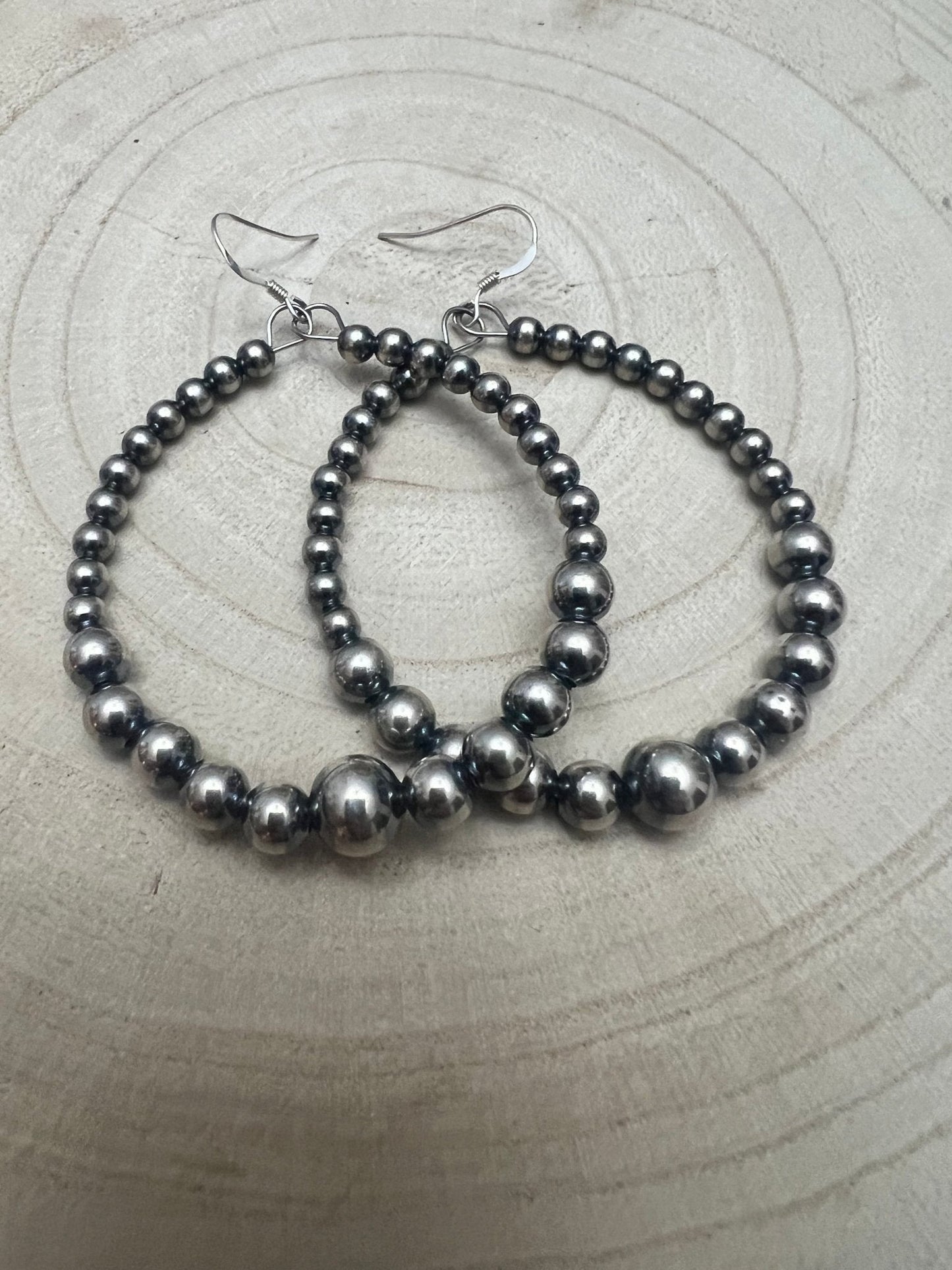 Graduated silverörhängen med pärlor i sterlingsilver