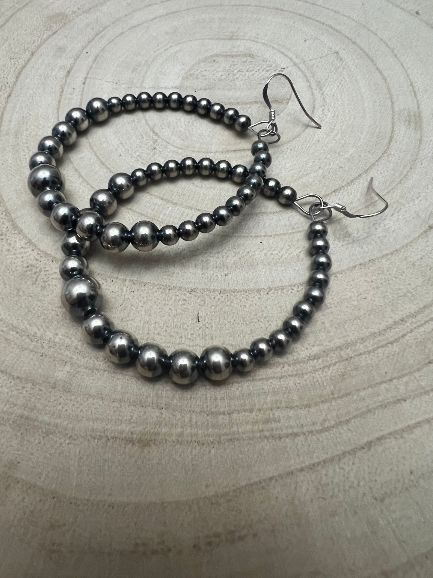 Graduated silverörhängen med pärlor i sterlingsilver