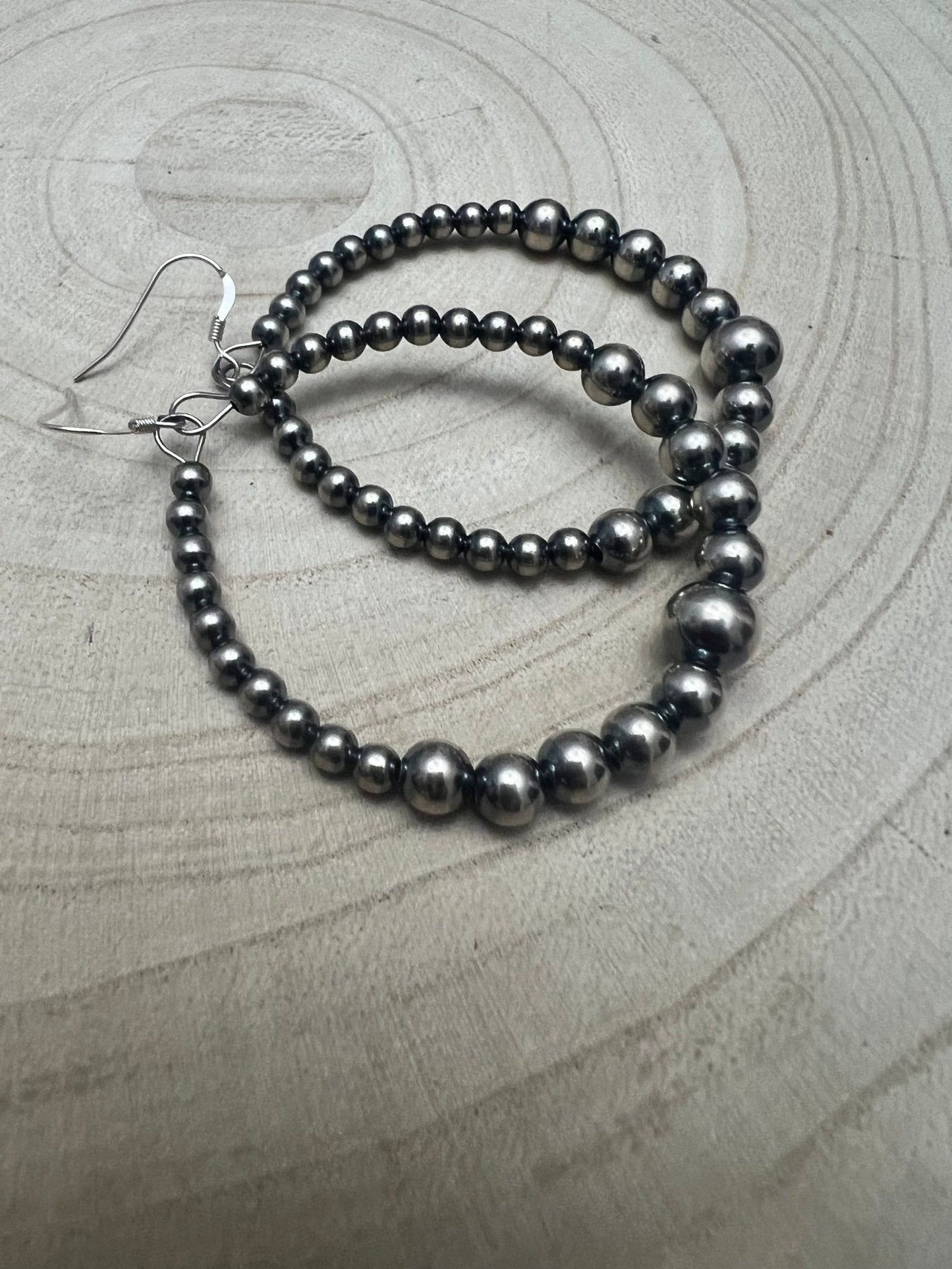 Graduated silverörhängen med pärlor i sterlingsilver