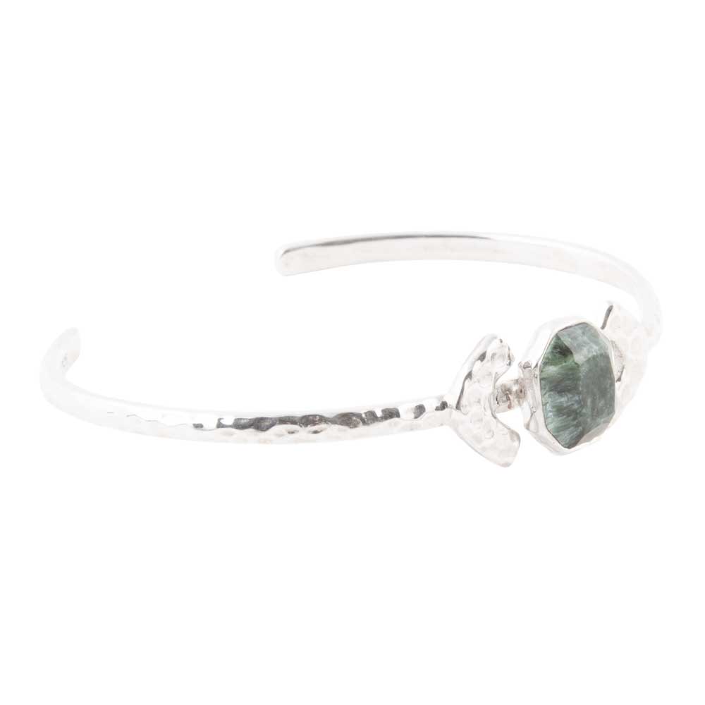 Bracciale a polsino in serafinite verde martellata e argento sterling