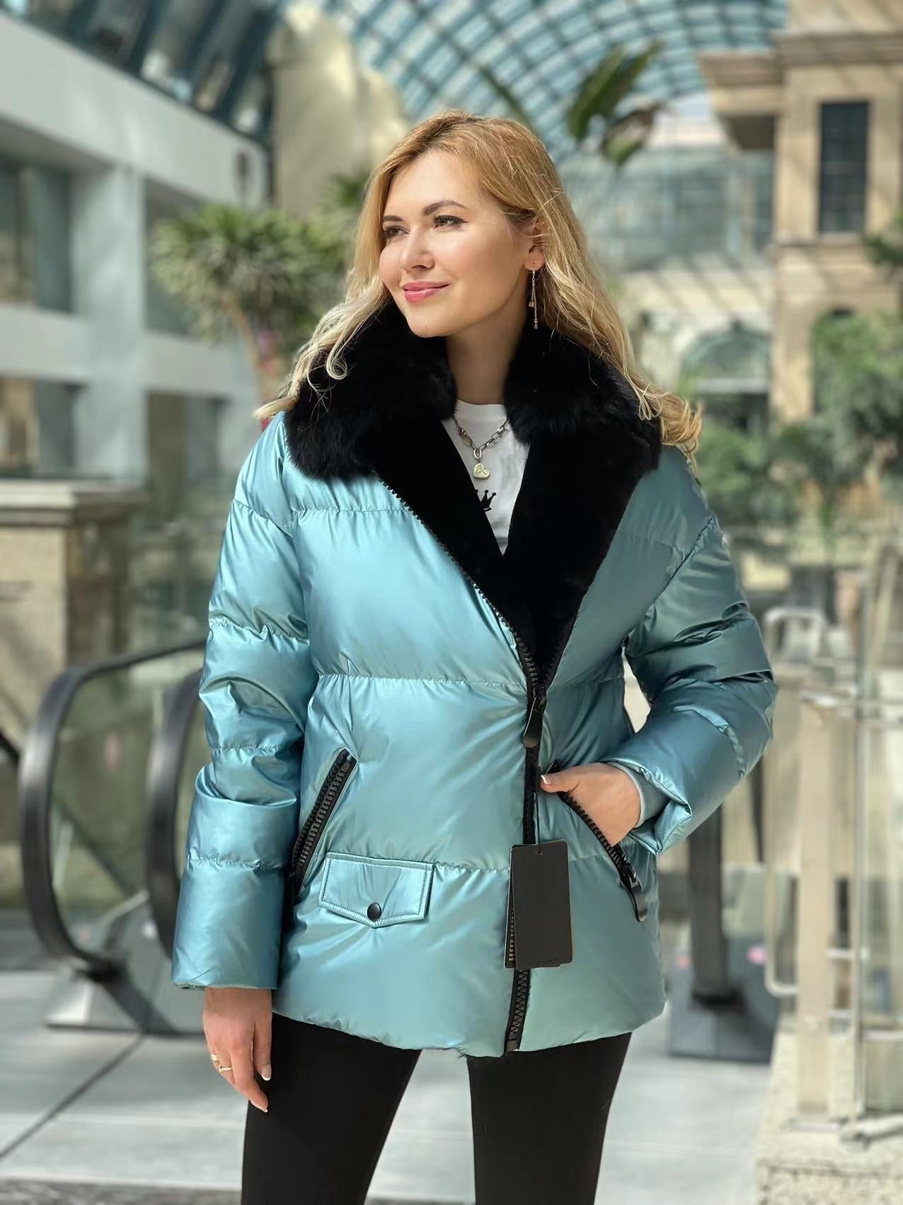 Cappotto impermeabile imbottito in piuma con vera pelliccia di volpe polare