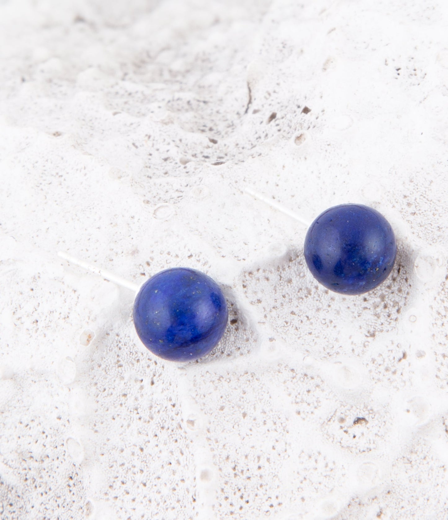 Niebieskie kolczyki na sztyft z lapisu lazuli i srebra próby sterling