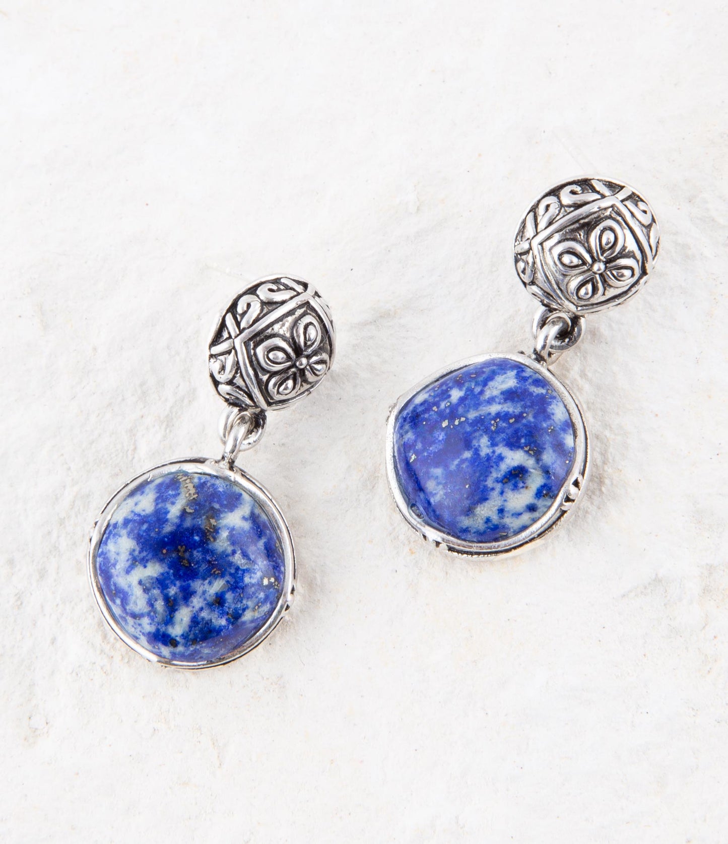 Orecchini a goccia con perno in argento sterling e lapislazzuli blu Madrid