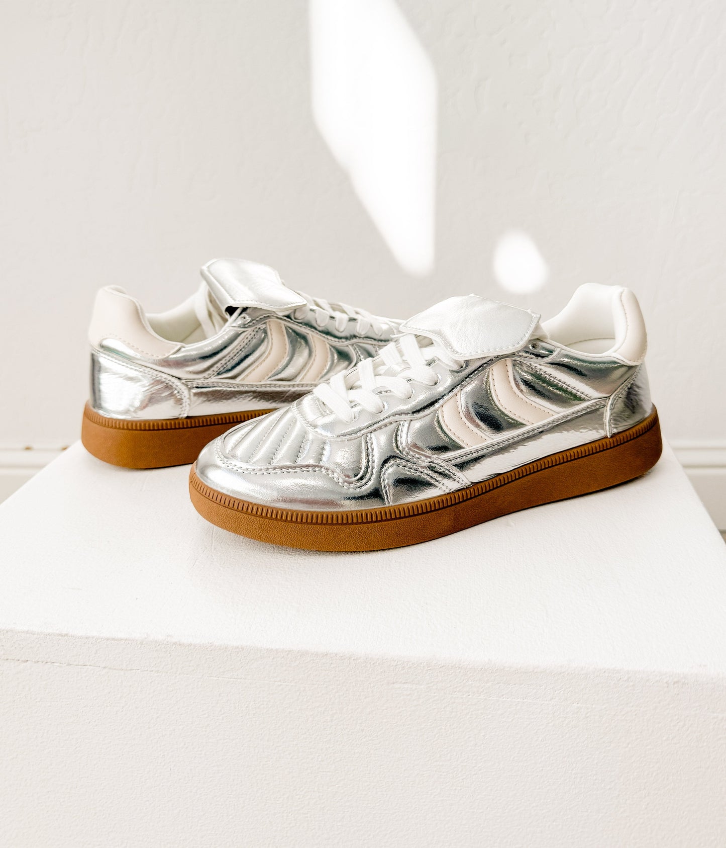 Milan Metallic Sneaker in Zilver
