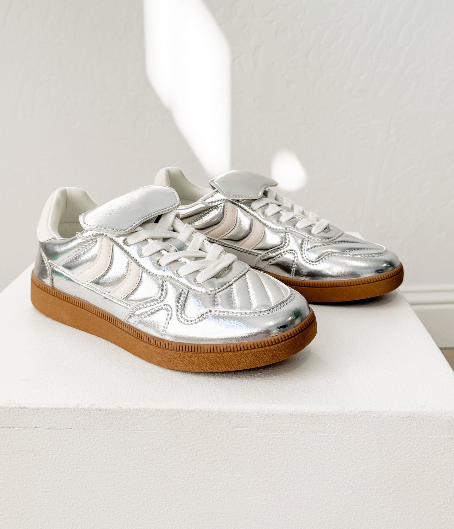 Milan Metallic Sneaker in Zilver
