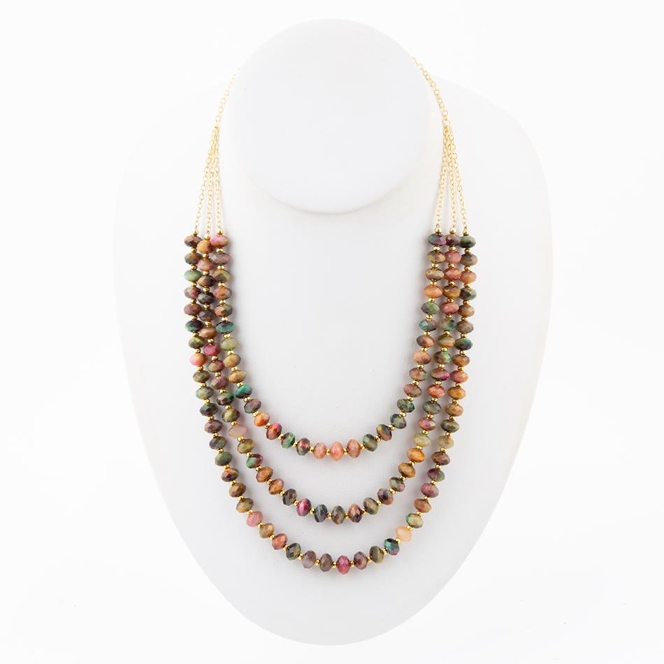 Collana dorata a triplo filo con occhio di tigre multicolore incastonato