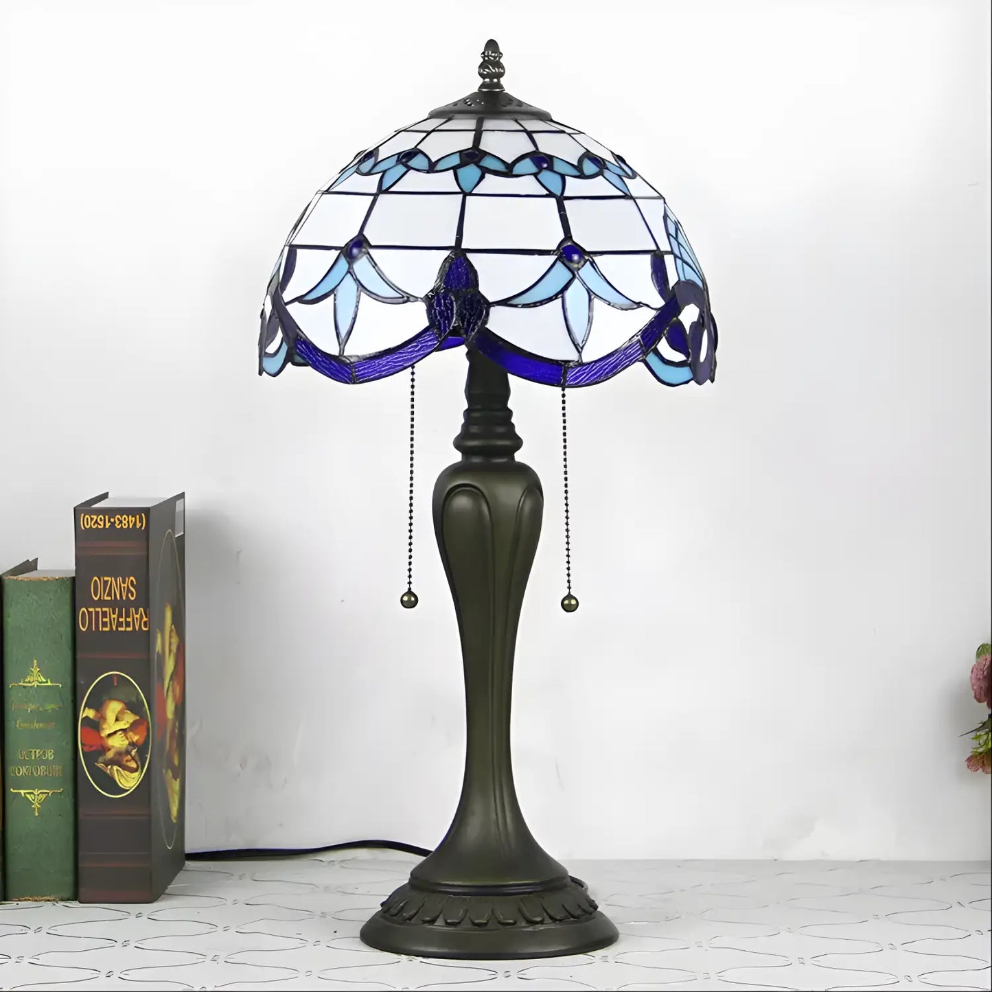 Ny blå Tiffany-lampa i barockglas