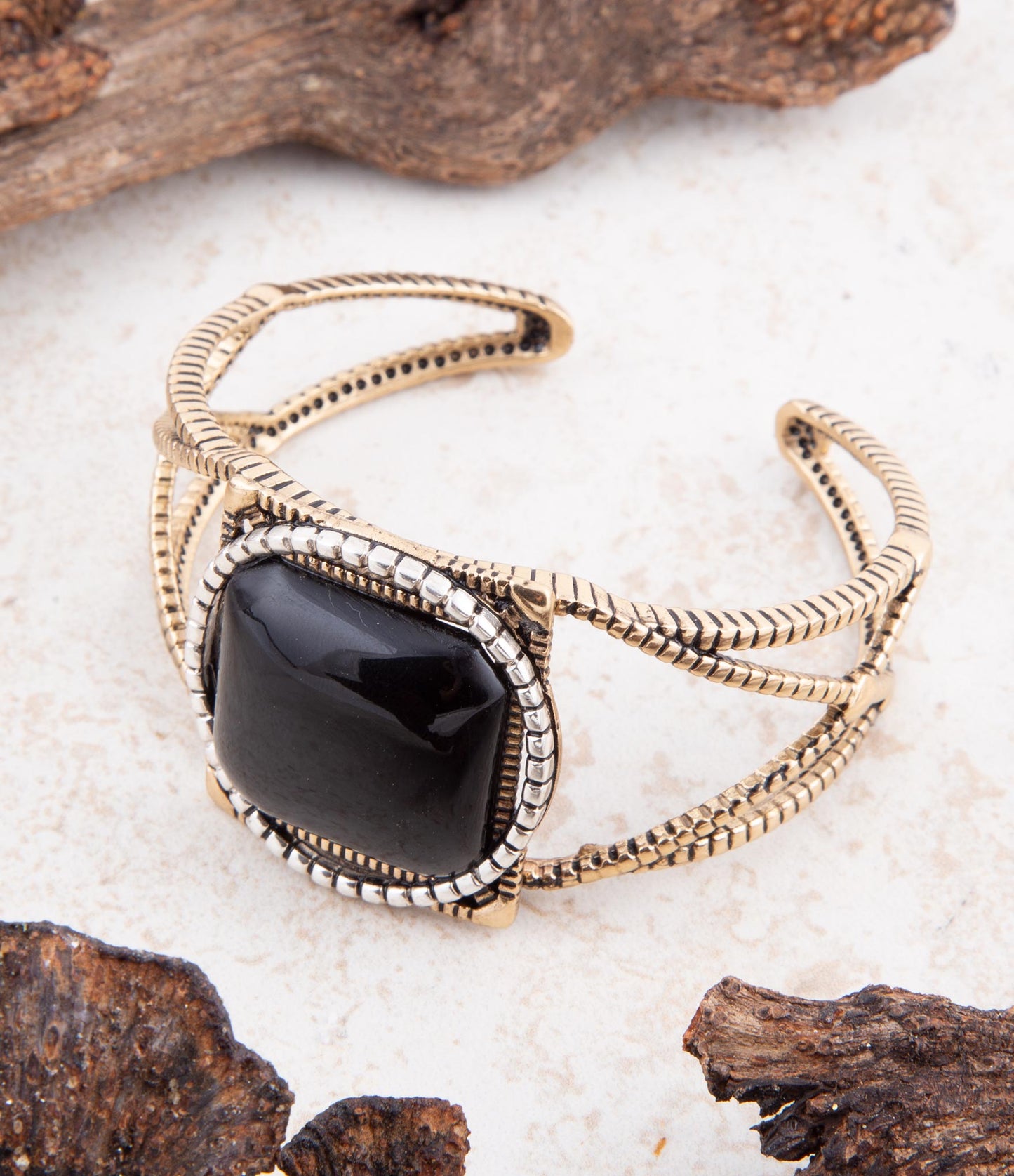 Bracciale rigido dorato in metallo misto Onyx