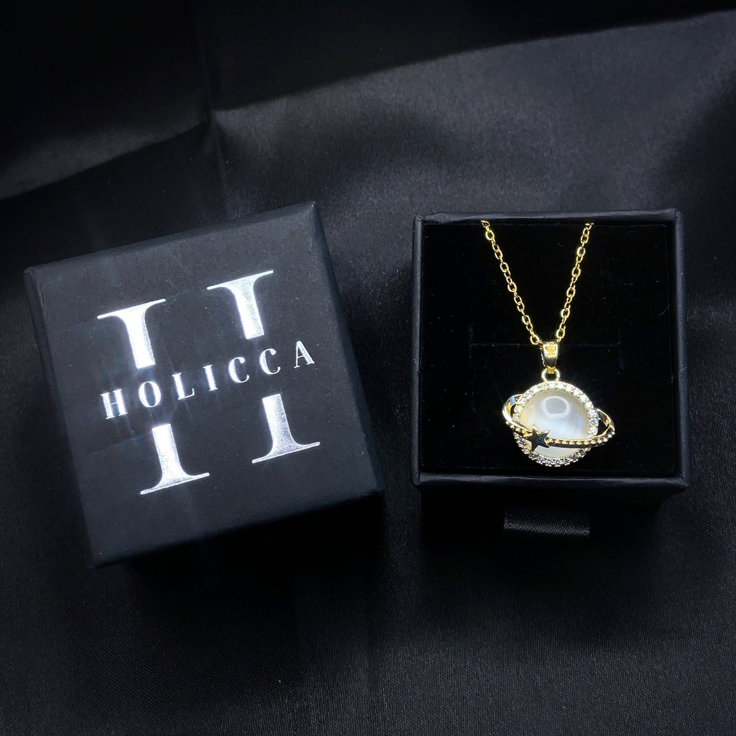 Collana con opale del pianeta Saturno