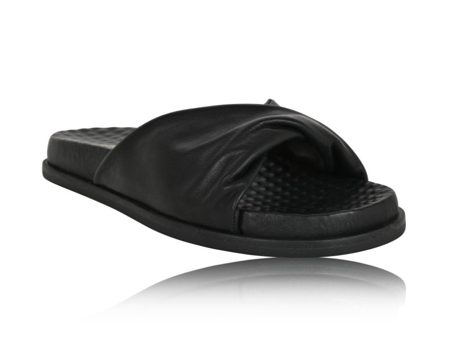Sadie Black Nappa Suave