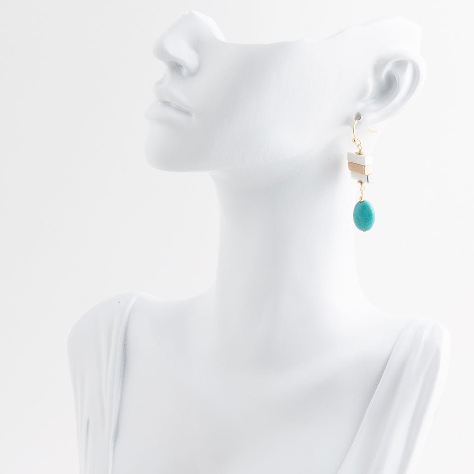 Orecchini a goccia in magnesite blu Pueblo e metallo misto